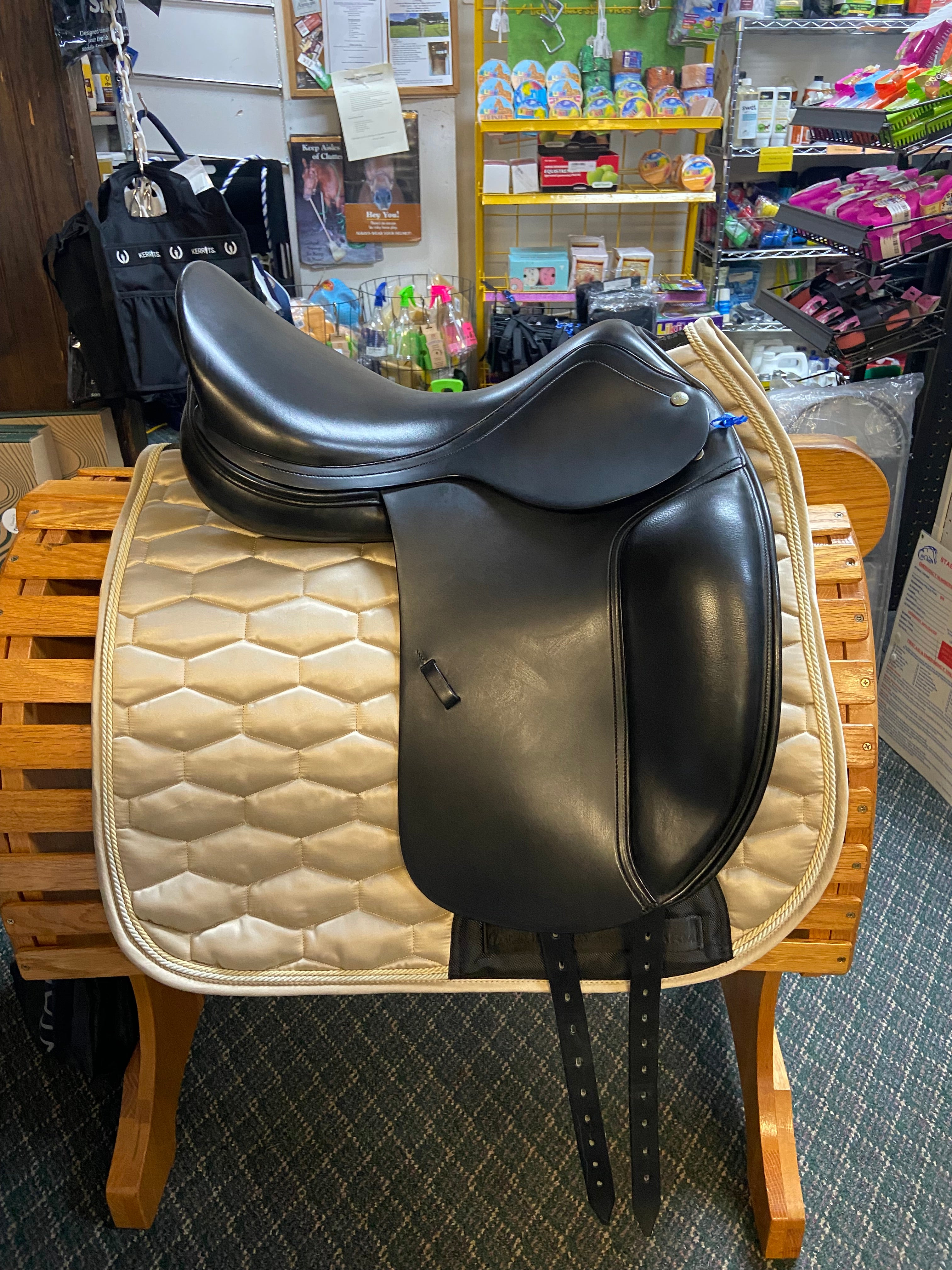 Amerigo Dressage Saddle 17.5" Narrow Tree