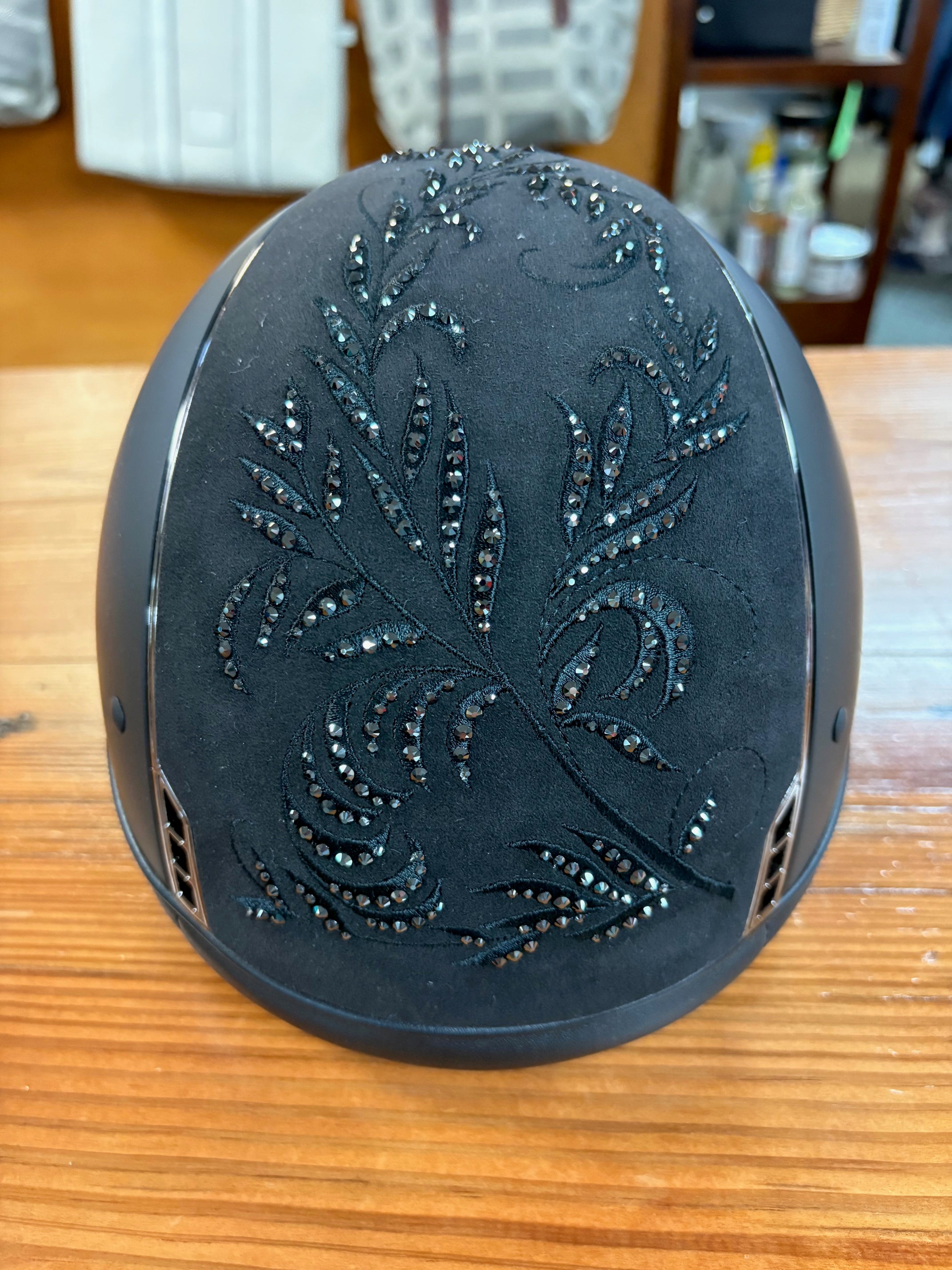 Samshield 1.0 Miss Shield w/ Black Flower Crystals - Small Shell